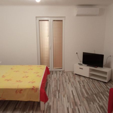 Studio Apartman Matkovic 이모츠키 외부 사진