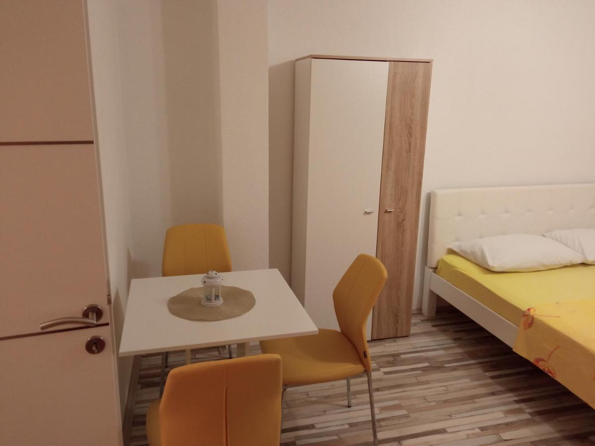 Studio Apartman Matkovic 이모츠키 외부 사진