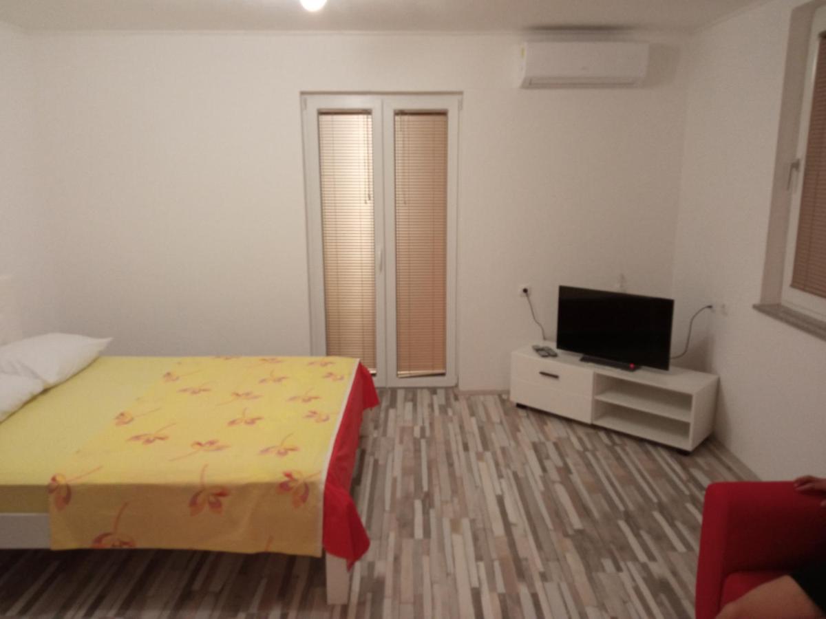 Studio Apartman Matkovic 이모츠키 외부 사진