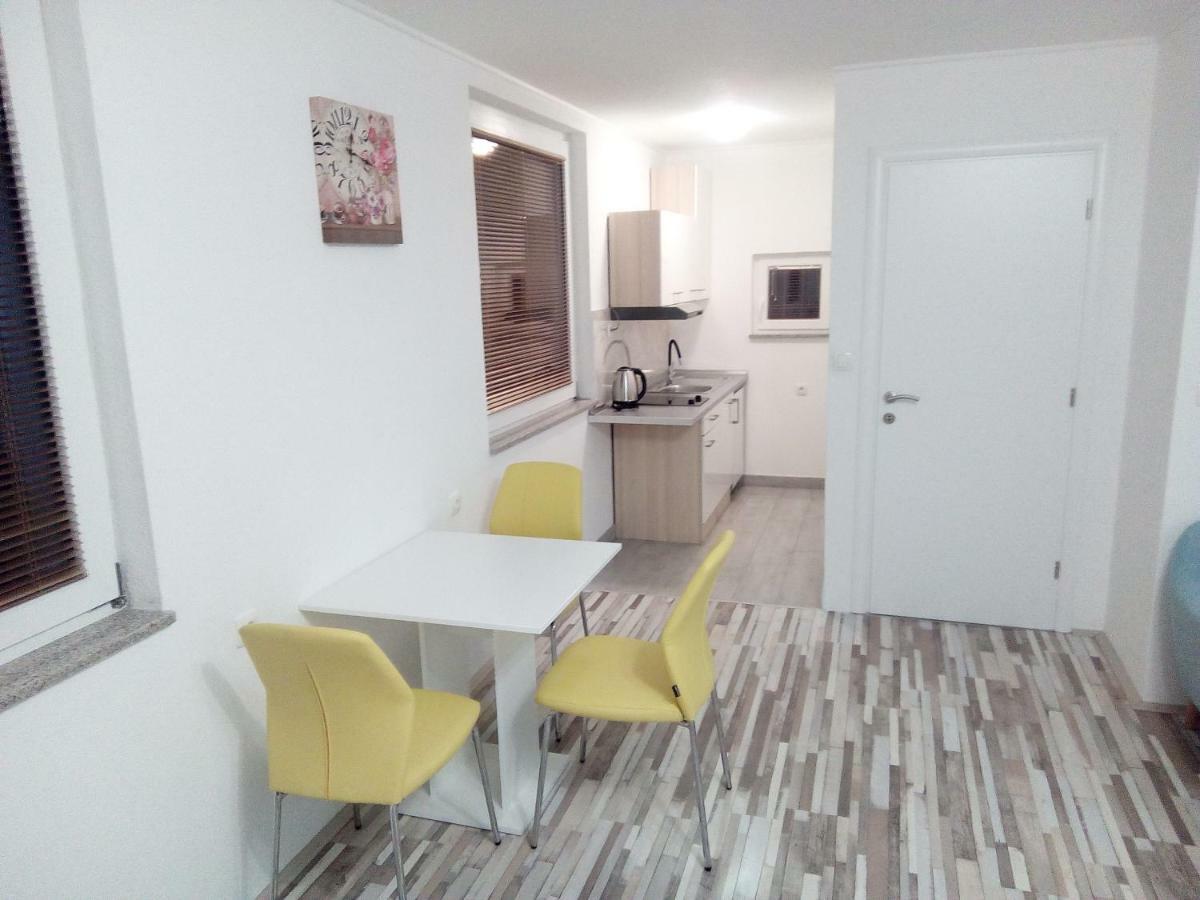 Studio Apartman Matkovic 이모츠키 외부 사진